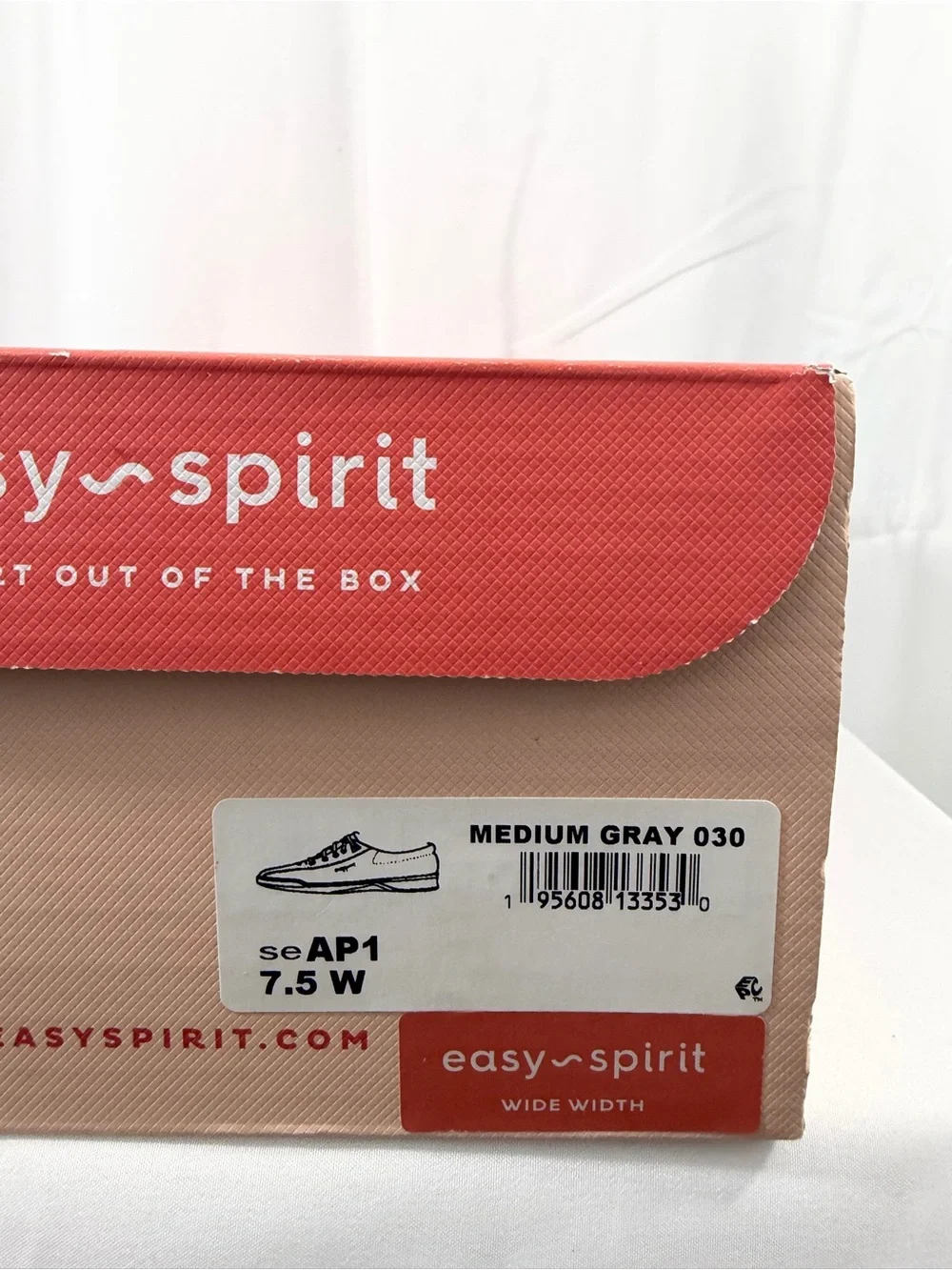 NWT Easy Spirit Women’s Size 7.5W Gray Lace-Up Sneakers